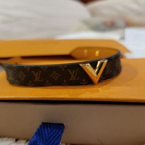Louis Vuitton Essential V Bracelet